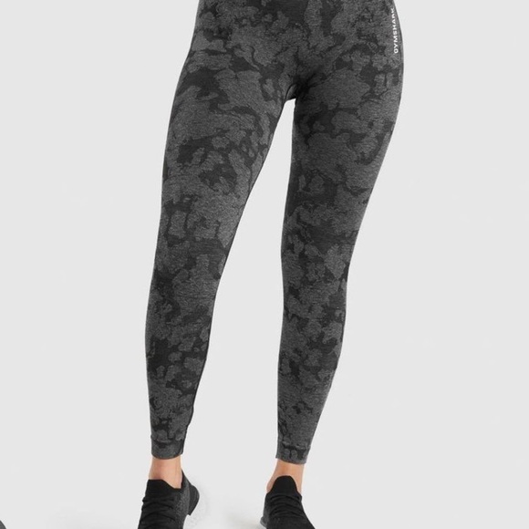 Gymshark Adapt Camo Scrunch Butt Leggings - Picture 2 of 11